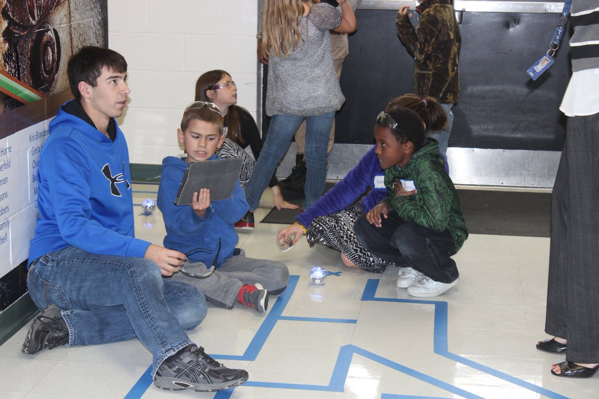 nkymakerspace's tweet image. Thank you @BES_Eagles and Mrs. Kemper for learning #sphero and #lightninglab programming with us today!