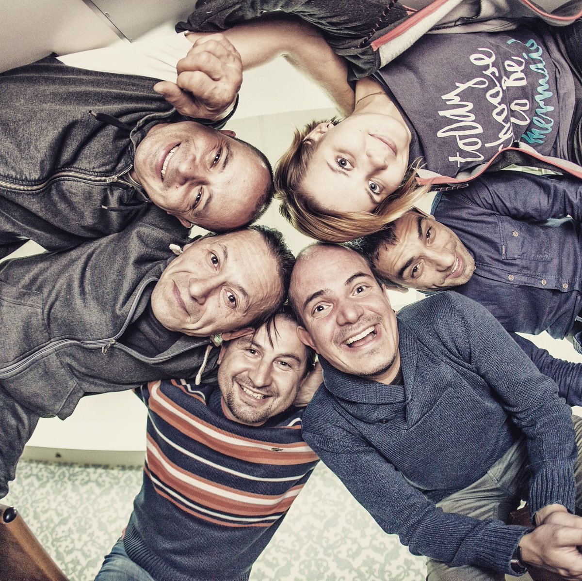 Byeffect's tweet image. Люди — существа эмоциональные. 🙃 Мы желаем быть с теми, кто дарит нам ощущение счастья.😊 #byeffect #by_effect_minsk #sohappy #friends #rock