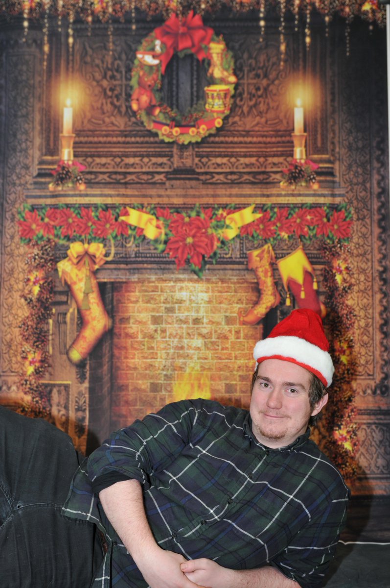 Testing out the new backdrop for the Xmas Groto shoot :) Looking good #photoshoot