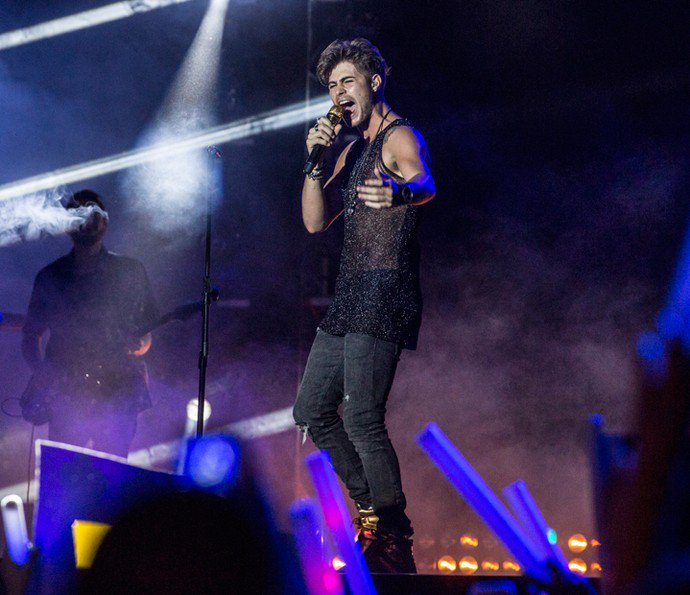 TubeaoVivo's tweet photo. #PrimeiroCapitulo Léo Régis faz show na praia para milhares de fãs
#RockStory #Globo https://t.co/zRXWp4Tg7A