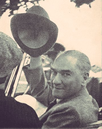 "Birlik ve beraberlik ölümden başka her şeyi yener" M.Kemal Atatürk
Sevgiyle.Saygıyla.Özlemle.
#10Kasım