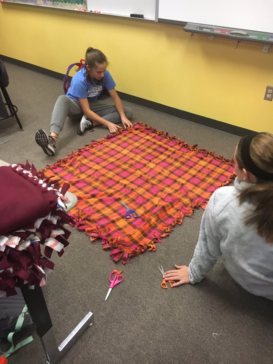 fshsFCS's tweet photo. today we tied blankets for women and children in need :) https://t.co/1gzUDNGOY8