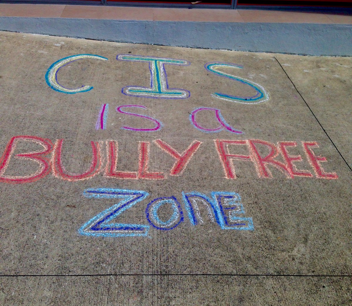 KimberlySiwiec's tweet image. 8th graders taking Action to prevent Bullying -- showering the campus with kindness! #CISInspires #kindnessrocks #bystanderrevolution