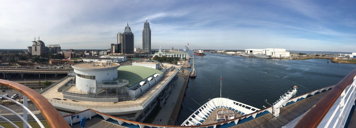 City_of_Mobile's tweet photo. The view from the #MobileFantasy is not too shabby! https://t.co/HDz01AKGDp