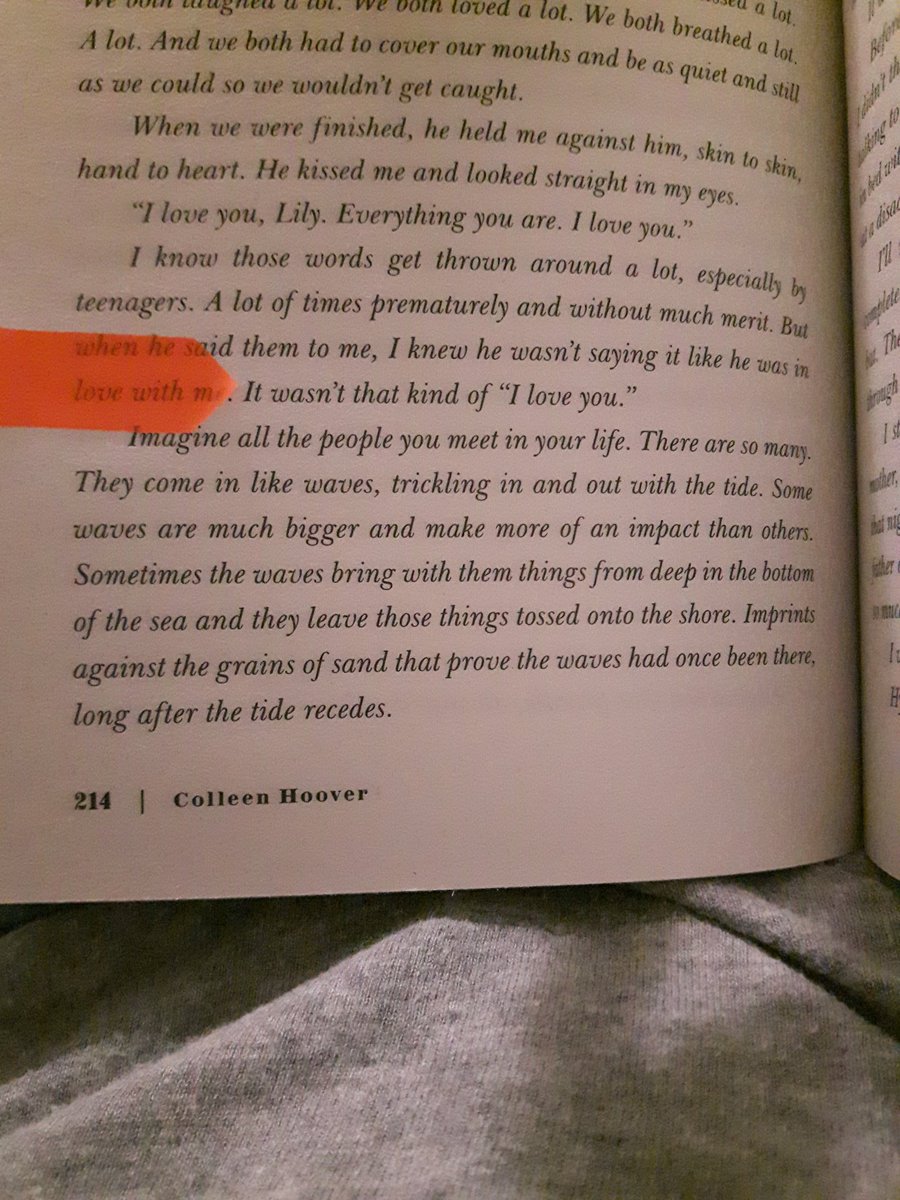 Lia_Oxanne's tweet photo. Forgot to get out from subway twice because of this book. Thanks, @colleenhoover 
#ItEndsWithUs #thisbookthough https://t.co/8DHyzFYIQY