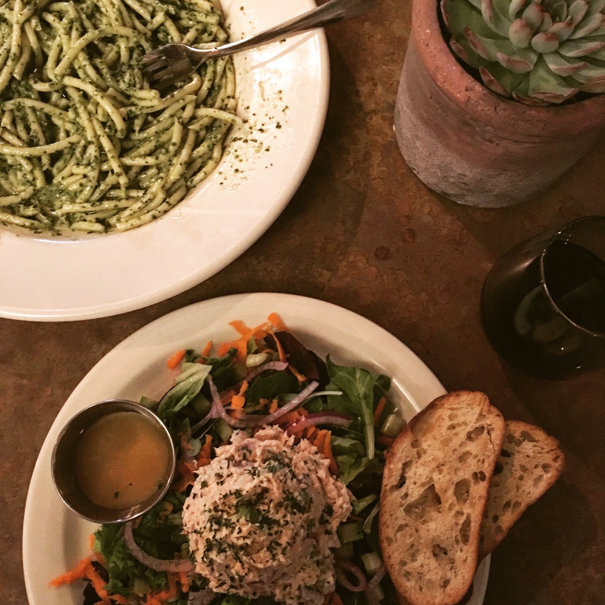 PeabodyPoint's tweet photo. So much food, so little time... #wednesdays #midtownismemphis #eatwell #choose901 #ilovememphis https://t.co/11NWo6Pb3Z