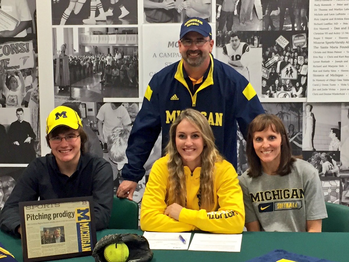 Officially signed to play for <a href="/umichsoftball/">Michigan Softball</a> and I couldn't be happier💙HUGE thanks to everyone who has helped me get here!! 
<a href="/UMCoachHutch/">Carol Hutchins</a>