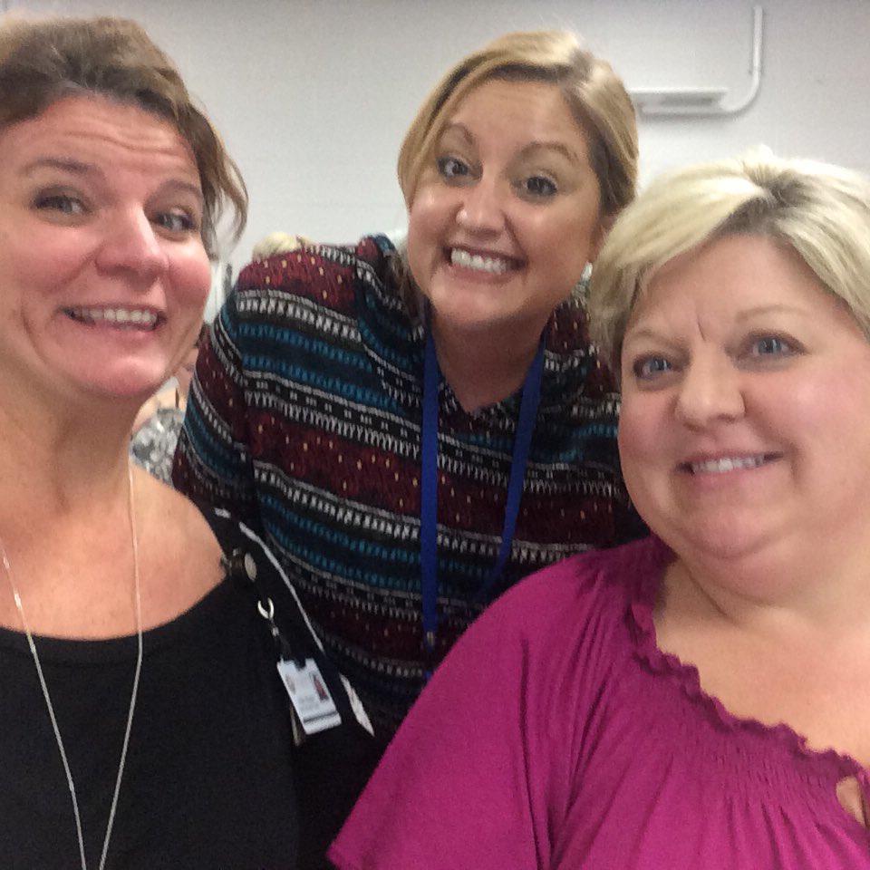 jessiefrench83's tweet photo. Learning a lot in our Gmail account!! @stacymorrell @JulieHosier @LoriAnnGibson @PineyPanthers @rd_valenzuela https://t.co/QeHGCmj5aO