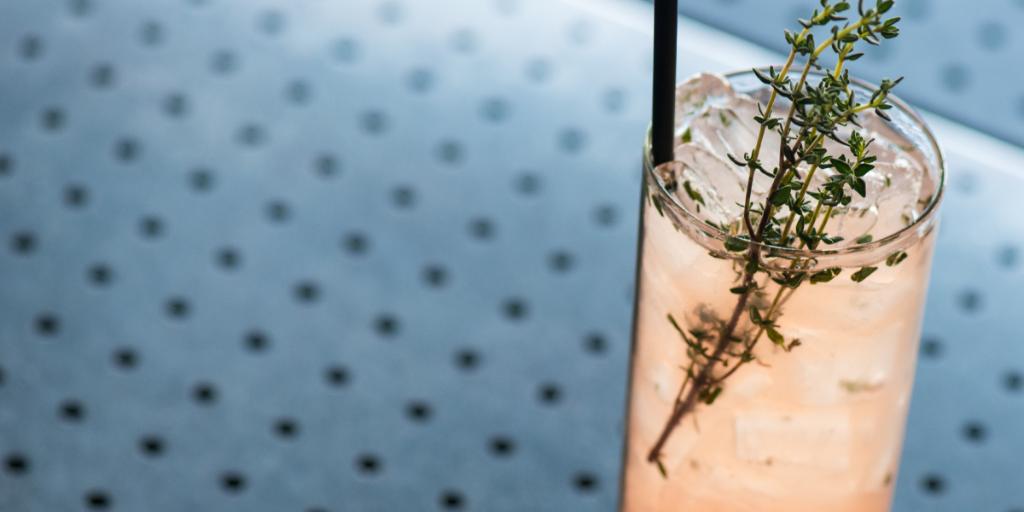 YardHouse's tweet photo. It's about time for that mid-week cocktail! #YuzuGinCooler https://t.co/U2p98RSVOV