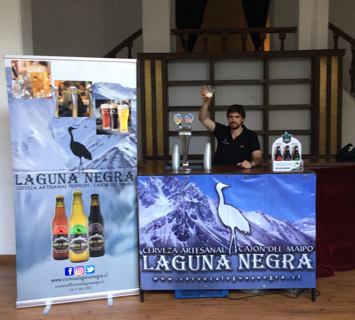 Ya estamos en el Teatro Diana para el lanzamiento del libro Orgullos &amp; Pasiones: La historia de Los Prisioneros