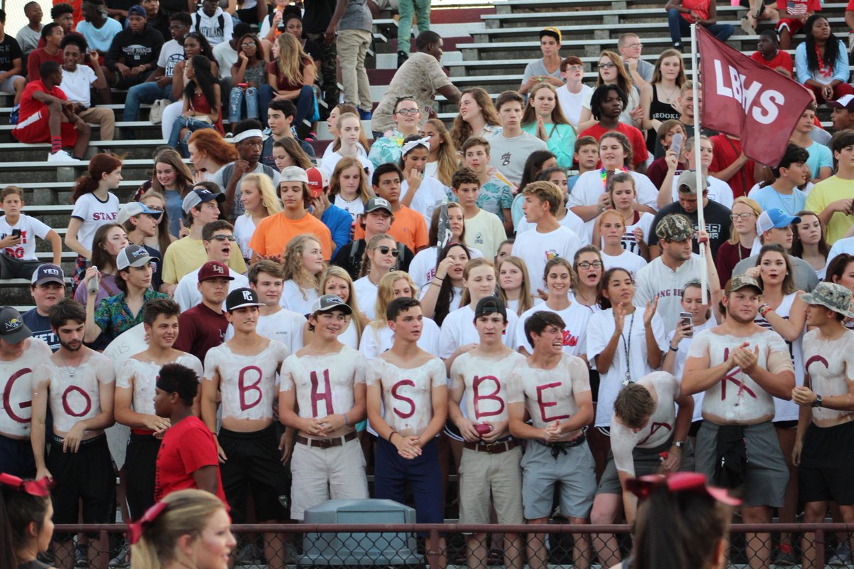 LBHSstudentsec's tweet image. reminiscing on our hype student section that we had this year!!!