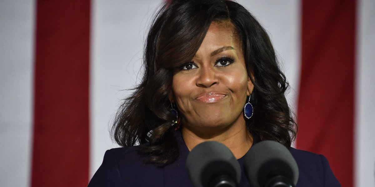 HuffPost's tweet photo. People on Twitter really want Michelle Obama to run for president https://t.co/K1bt9KDaW0 https://t.co/6liNUJuRCf