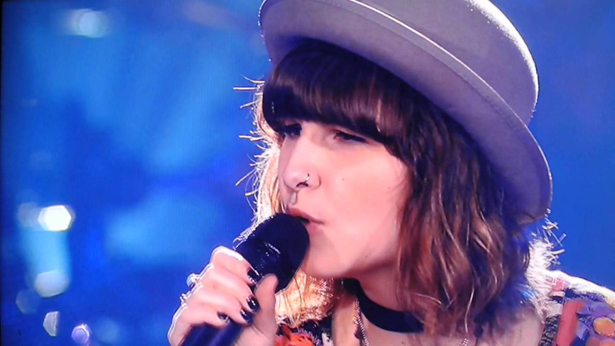 TraitCarr's tweet image. Marianne Poirier @premiereovation salle Pierre-Garon @villequebec dimanche 13 novembre 14h #ChansonDouce