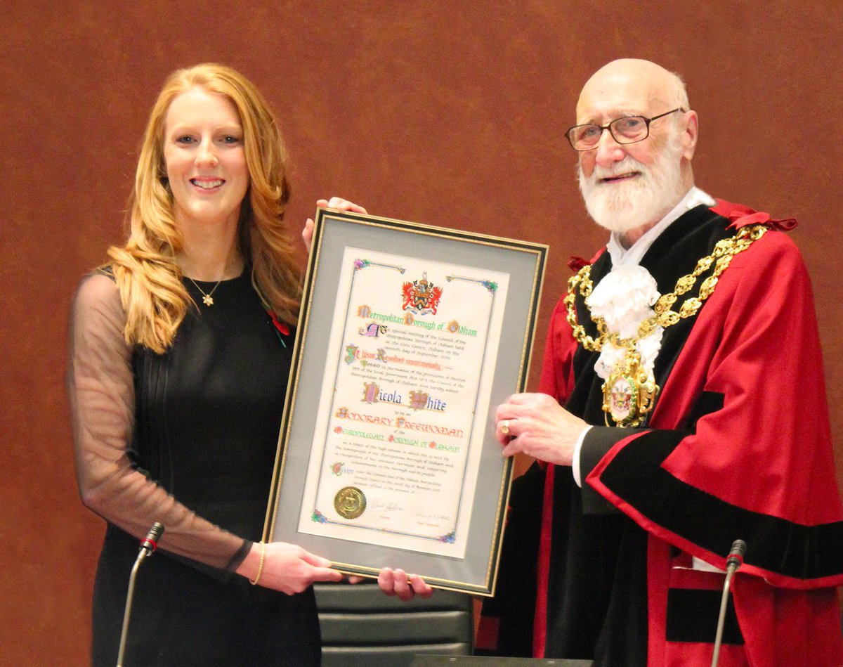 NicolaWhite28's tweet photo. Aaarrghhhh!!! Im officially "Honorary Freewoman of the Borough" #oldham THANK YOU for this incredible honour! #ambassador #inspire #proud 🏑🏅 https://t.co/6QJec8FZgi