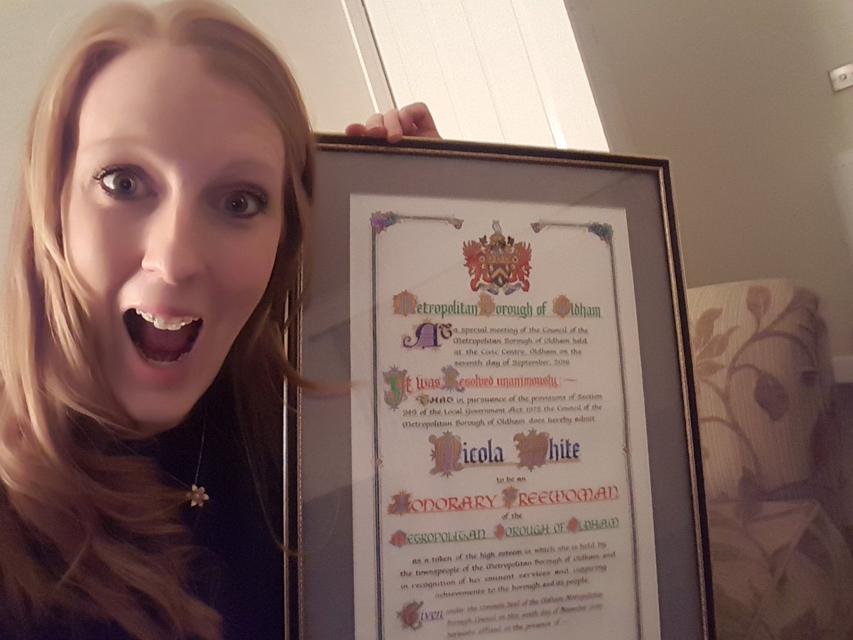 NicolaWhite28's tweet photo. Aaarrghhhh!!! Im officially "Honorary Freewoman of the Borough" #oldham THANK YOU for this incredible honour! #ambassador #inspire #proud 🏑🏅 https://t.co/6QJec8FZgi