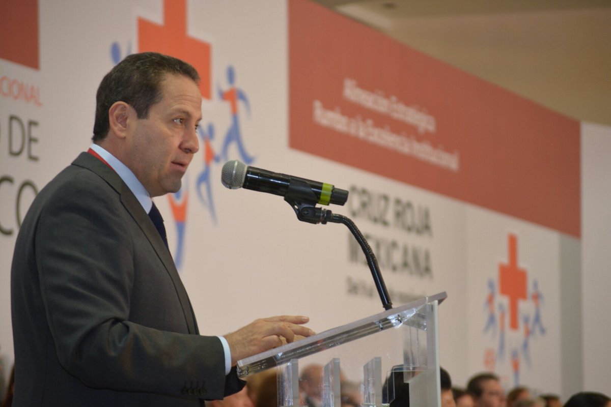CruzRoja_MX's tweet photo. El gobernador del #EdoMex @eruviel_avila reconoció el trabajo humanitario que desempeña la institución al inaugurar la 49 Convención. https://t.co/cMW0PfF1Cc