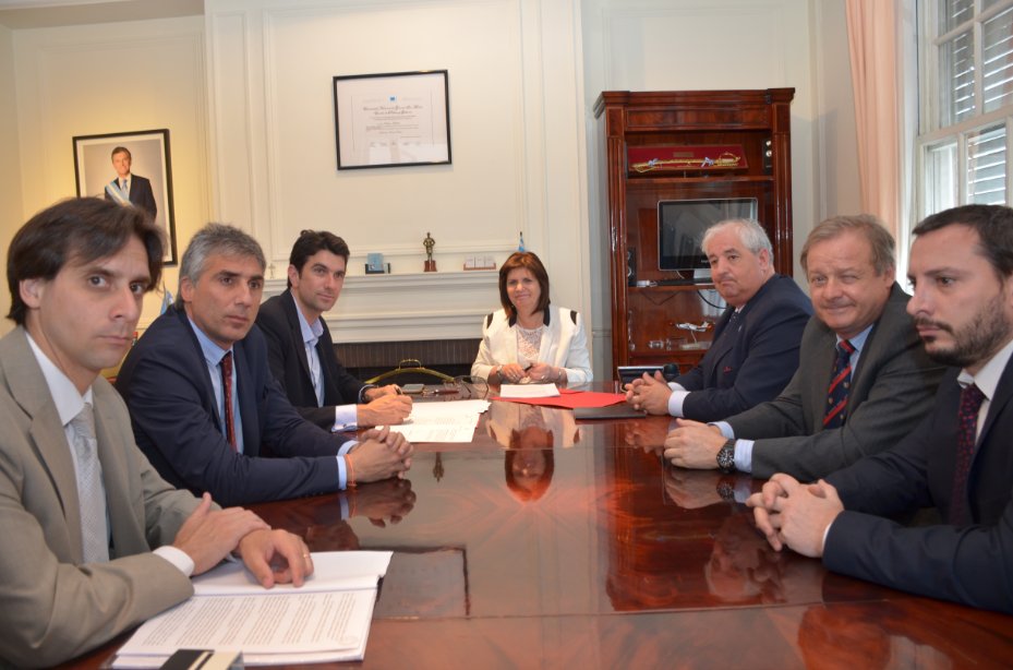 MinSeguridad_Ar's tweet photo. El @renaper_ar se suma al Sistema Federal de Comunicaciones Policiales #SIFCOP. Trabajo coordinado para mayor respuesta y acción. https://t.co/djXgrljEyn