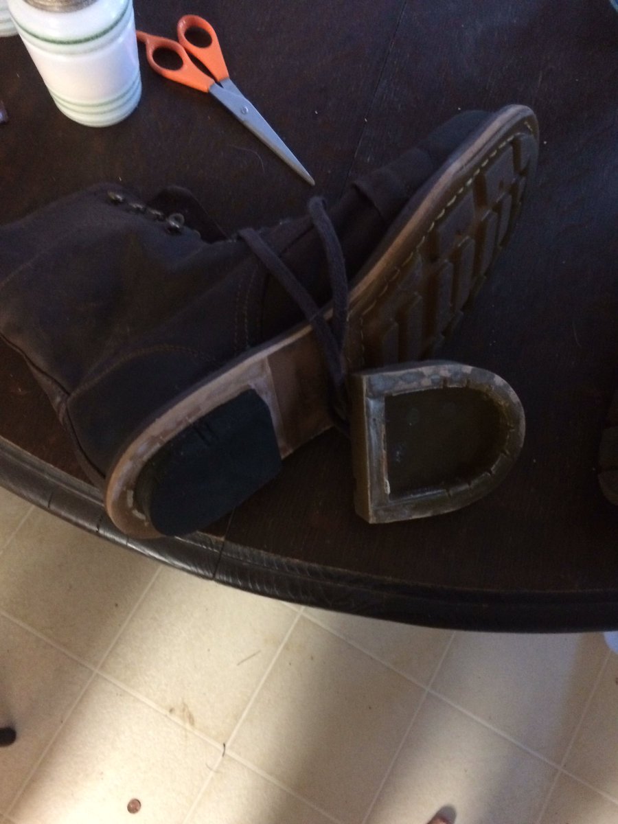 jkadel's tweet photo. So much for Dr Martens being high quality! #drmartens https://t.co/Mnht2RCNHS
