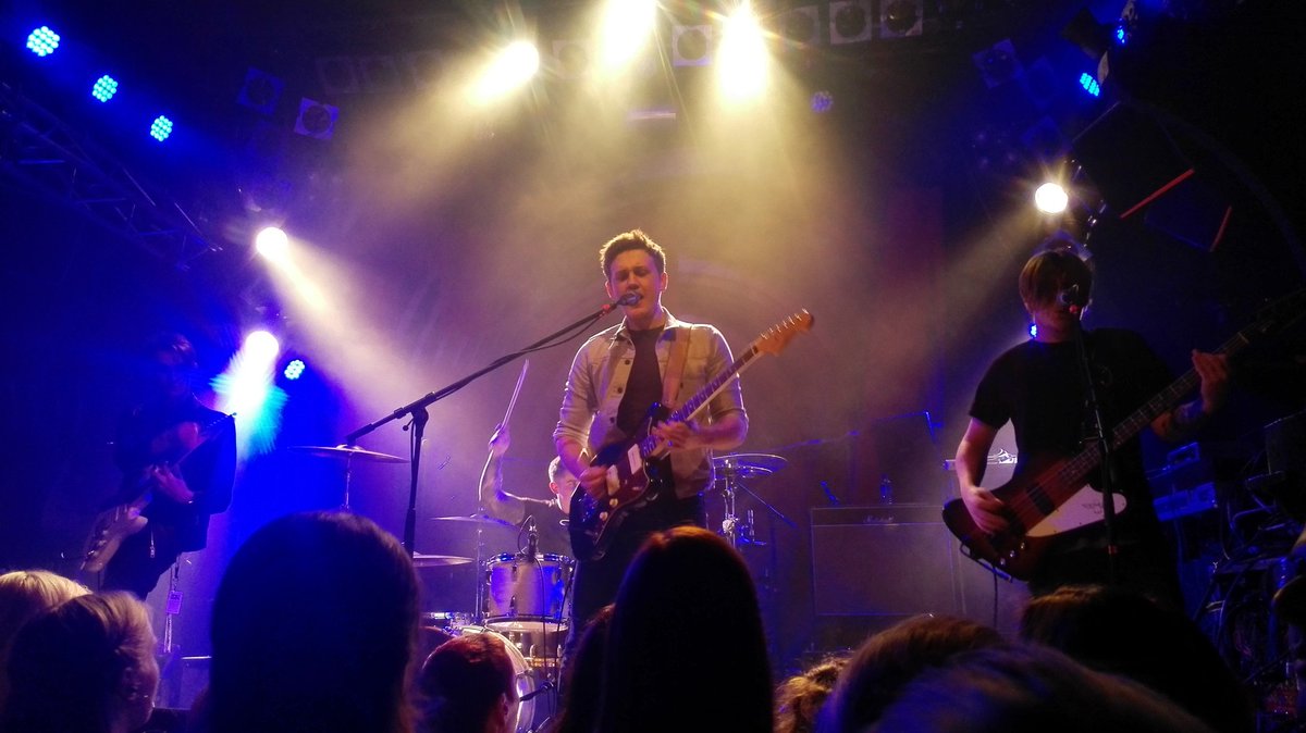 Kiwi_Bubbles's tweet photo. thx for this awesome evening! @twinatlantic @MonarksTheBand <3 https://t.co/QrT0CXovYe
