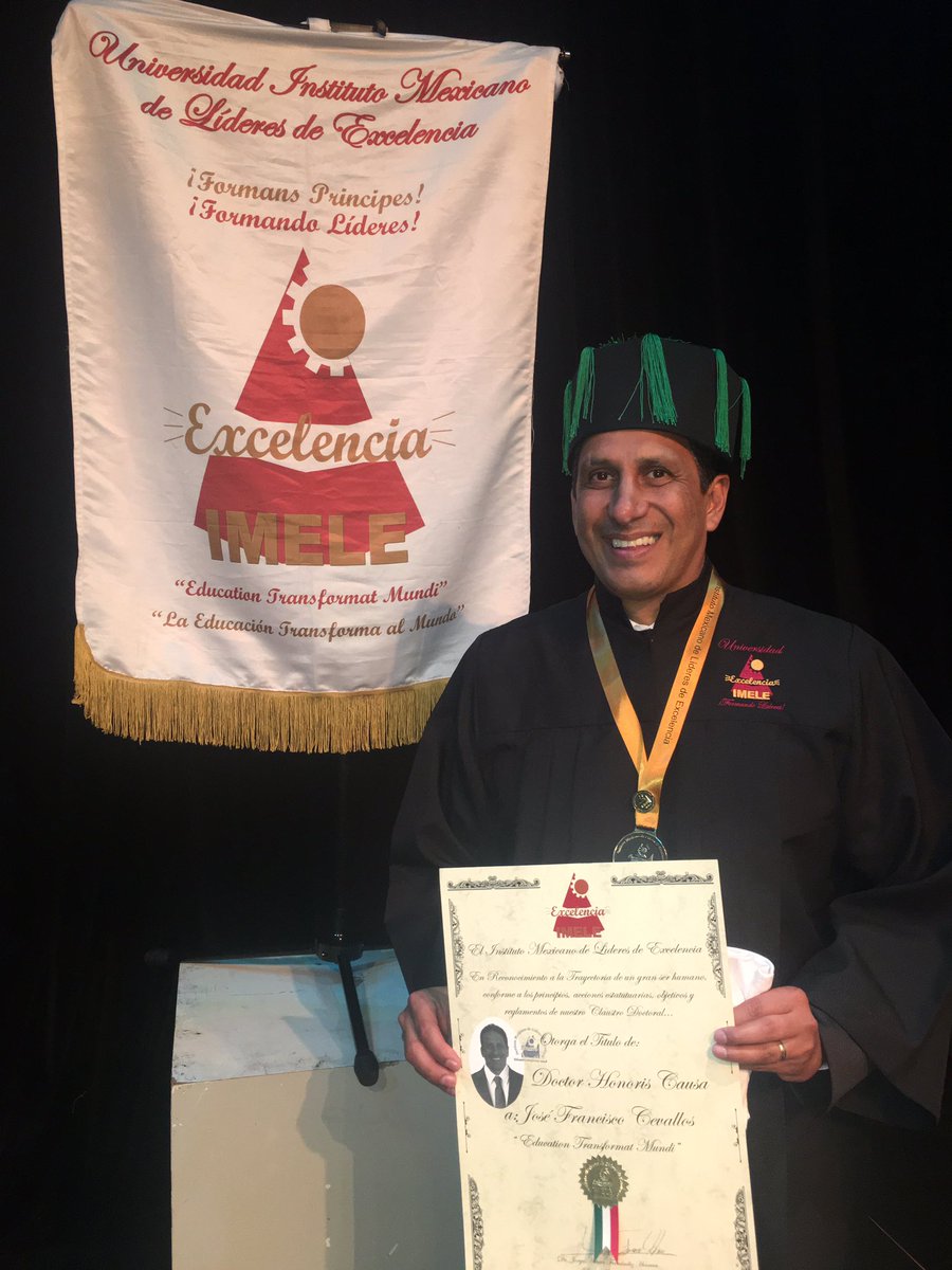 Hoy <a href="/panchocevallosv/">José F. Cevallos</a> recibió la investidura "Doctor Honoris Causa" en reconocimiento a su excelente trayectoria. Felicidades 🎓