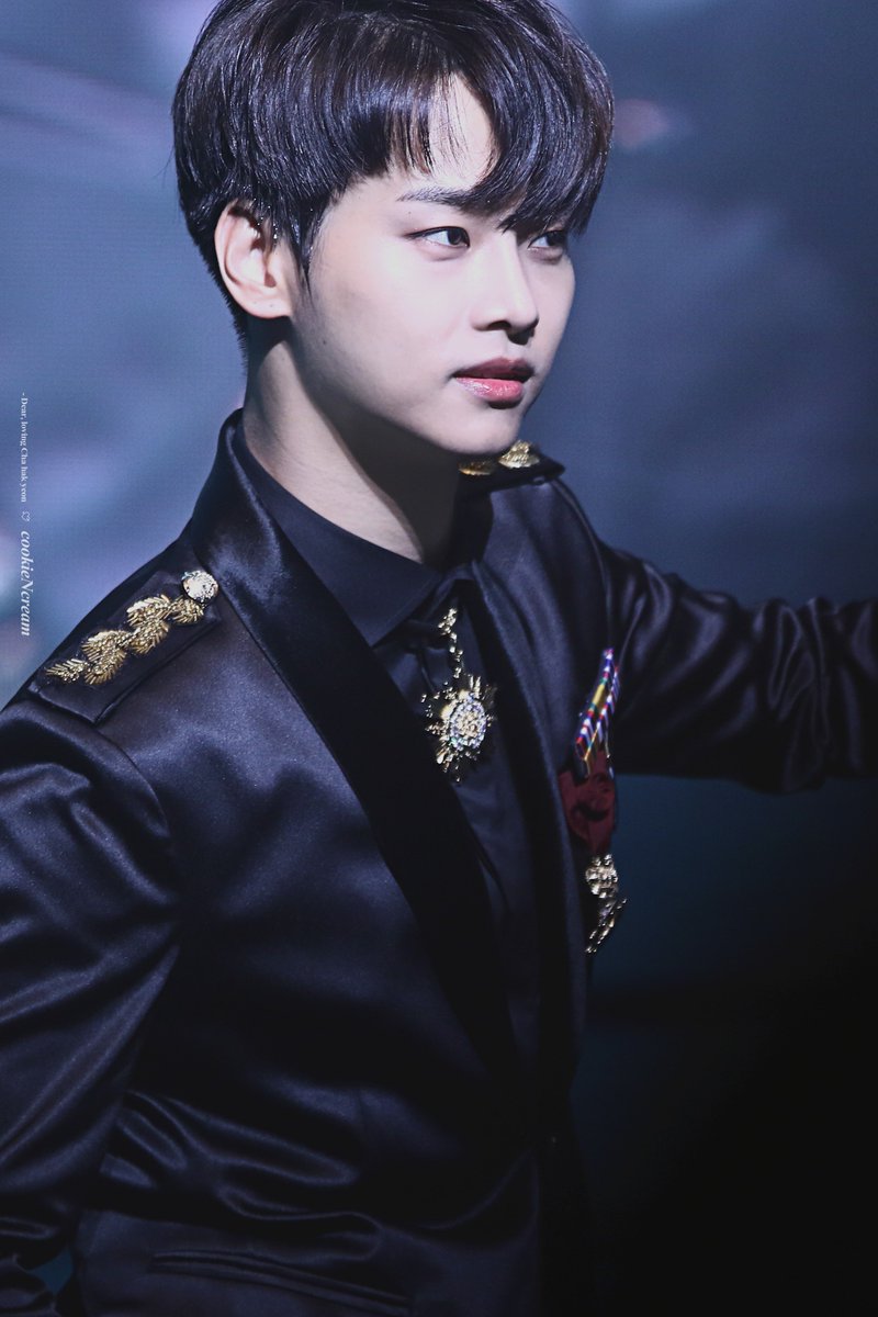 cookieNcream630's tweet photo. 161031 쇼케이스 :: #빅스 #VIXX #엔 #차학연 #Kratos #The_Closer #오직차학연 ❤ @CHA_NNNNN  이렇게 예뻐도 되는건가..싶기두..하궁..ლ(◞‿◟ლ) https://t.co/6WshWLnjhy