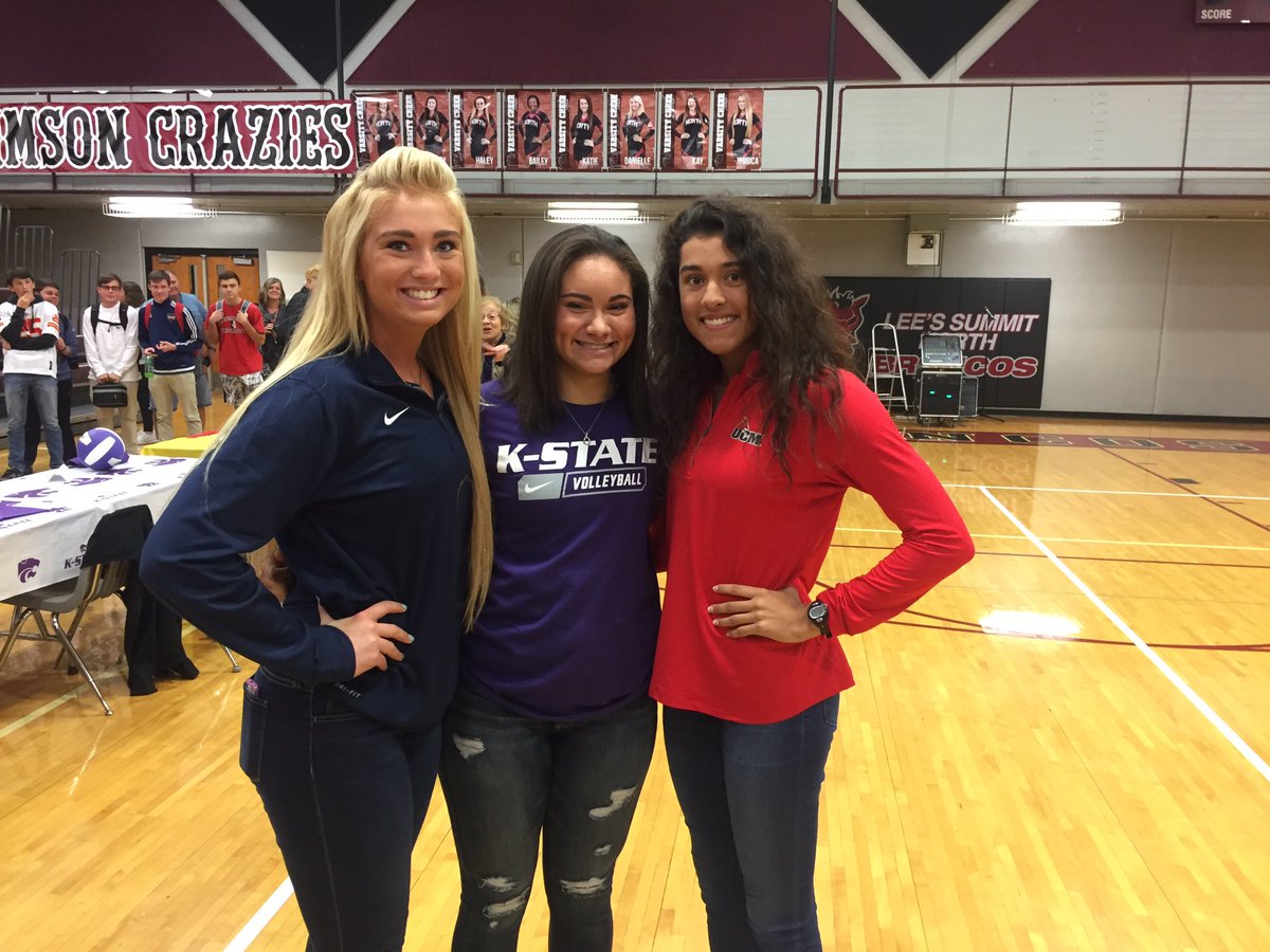 coachHoff15's tweet photo. Congratulations to three awesome young women on signing to play volleyball in college! Can't wait to come see you play🏐 #LSNVB https://t.co/mQ9UsCu7Ev