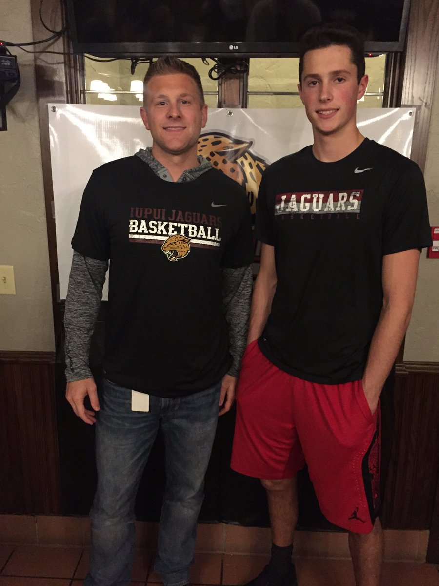 E_Schmeezy's tweet image. Proud moment to be on hand and watch #ShootersAlum 2017 Brandon Hau sign his NLI tonight. #IUPUI here he comes! #TrustedTheProcess