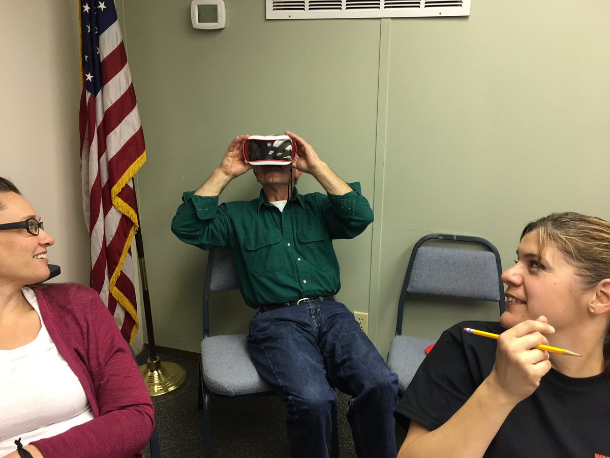 BahrKrestin's tweet photo. @EatonvilleSD School Board #wssda investigates new @technology #Google Expedition  #innovation https://t.co/nPezxrpToW
