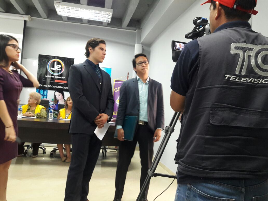 andressantosa's tweet photo. Rueda de prensa para comunicar la realización del Evento " Regala una sonrisa" en Portoviejo este 18 de Noviembre. #FEUEUG https://t.co/roCWhUud0w