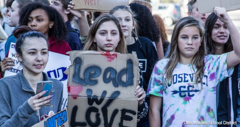 ABC's tweet photo. High school and college students around the country walk out of class to protest President-elect Donald Trump. https://t.co/KdRVGxwRGA https://t.co/8bPlcyFA4n