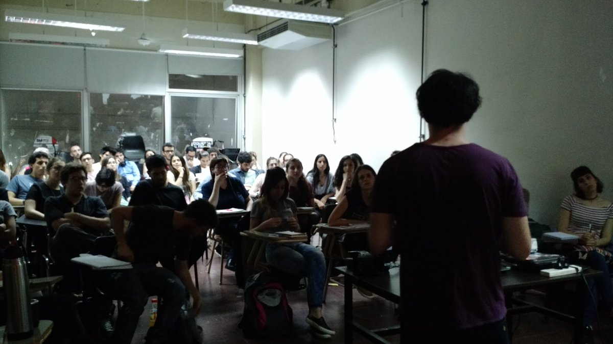 Pascualicchio's tweet photo. Arrancamos segunda clase del #TEXTrabajo con @jcharovsky hablando de VR @PModelado @cajarojatv y @VrMiradas360 en #FSOC https://t.co/eCer1xdsDE