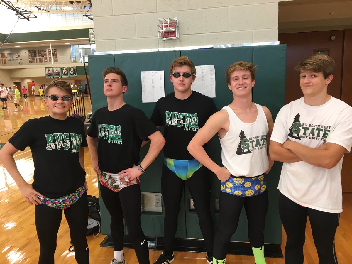 A team that swims together also fights cancer together 💪🏼🏊🏻🏊🏼