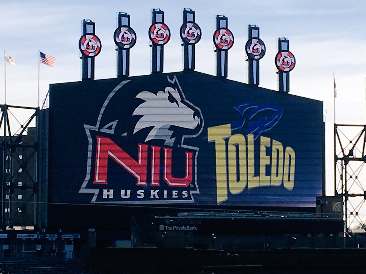 #ChiTownShowdown here at #GuaranteedRateField! Come to <a href="/ChiSportsDepot/">Chicago Sports Depot</a> for your #NIU gear! #Huskies #GoHuskies