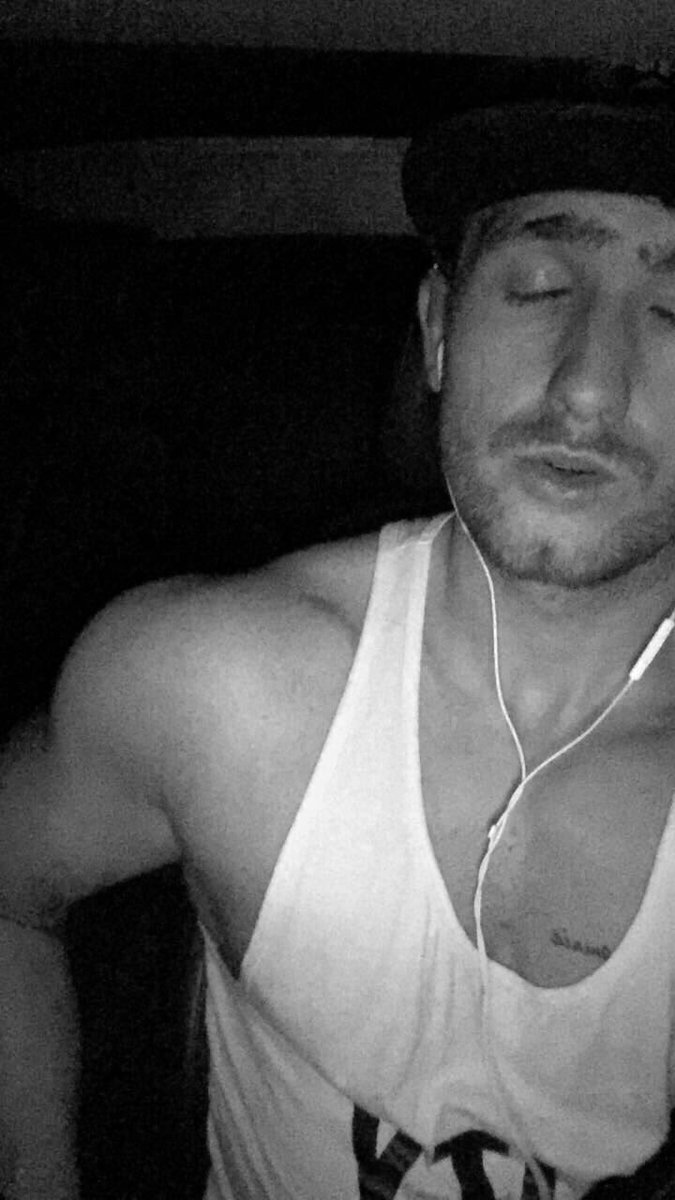 SWMitch24's tweet photo. #dead training like a warrior - got to love the @VanityCrew vest 👌🏼👕💪🏽 https://t.co/DS065Rno4F