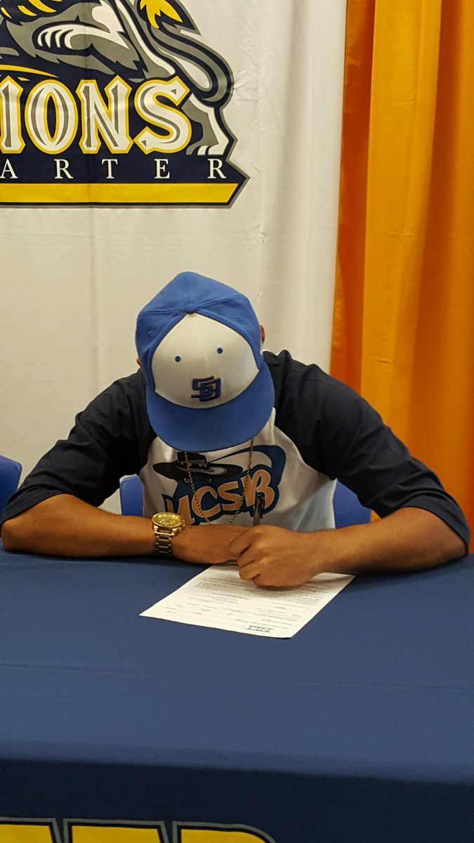 marcoscastanon_'s tweet photo. Officially a gaucho! Can't wait https://t.co/4jo3wCKvez