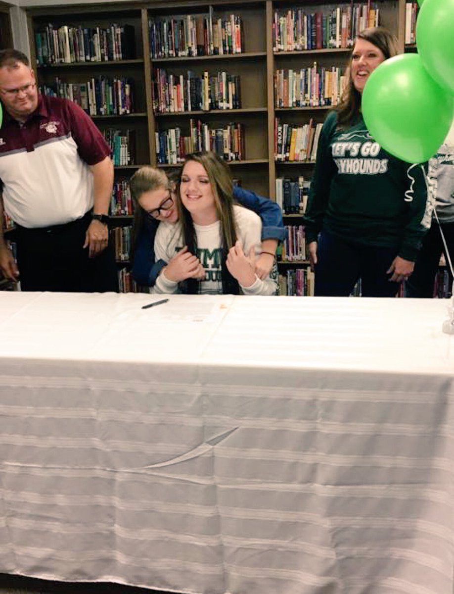 kayleerenae__'s tweet photo. it's officialππ so blessedπππΌ #ENMUbound https://t.co/2E1pqLeRUT