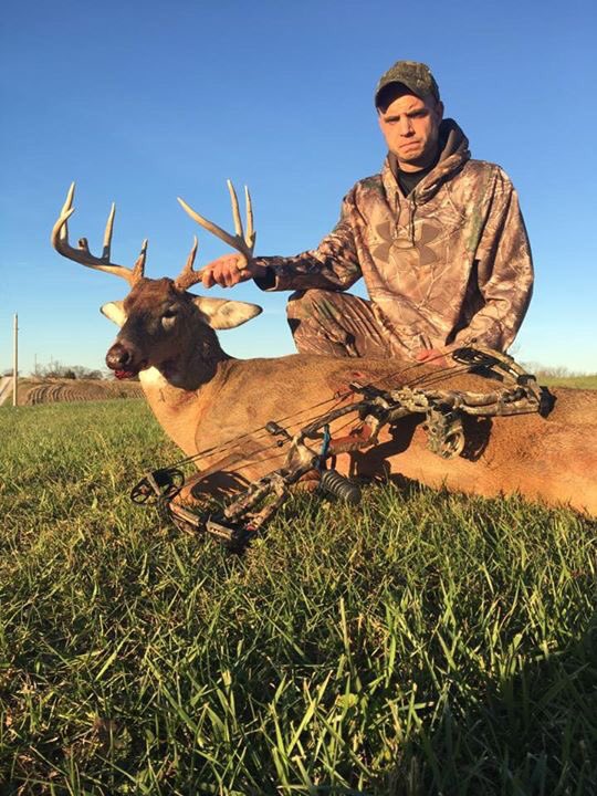 Buck_Chasers's tweet photo. Congrats to Jones Bolt with a beautiful 10 pointer. Unfortunately both G3 were broke off. https://t.co/eqSzRW3vSZ