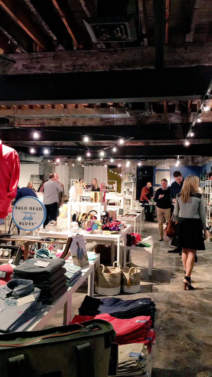 AlexandriaVA's tweet photo. Preview of 116 King St. holiday pop-up! Opens tomorrow till December 31. #116King https://t.co/HTlKqOtWUb