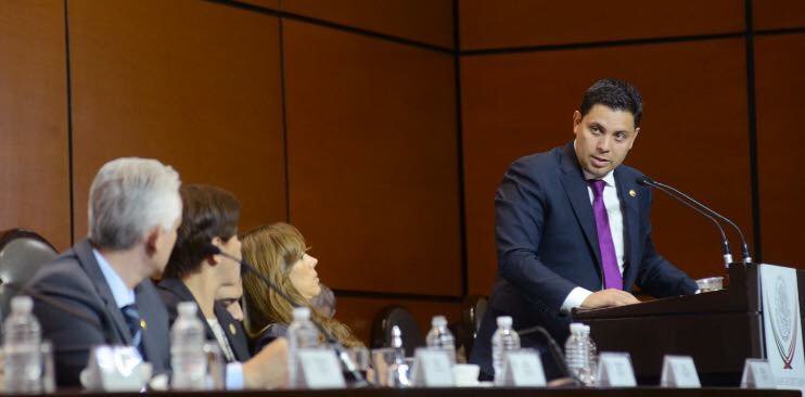 El5toPoderSLRC's tweet photo. #SLRC "No permitiré recortes que afecten la región", dijo el diputado @everardolopezc La nota >> https://t.co/PA05eBPaxc @Jandab_12 #El5to https://t.co/AT945CFakT