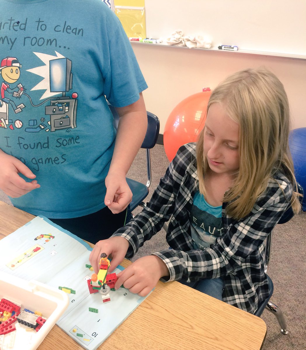 Vinzants4th's tweet photo. Another fun day of building with legos to learn about simple machines! #pulleys #wheelandaxles #science https://t.co/UP8PX0ZRnL