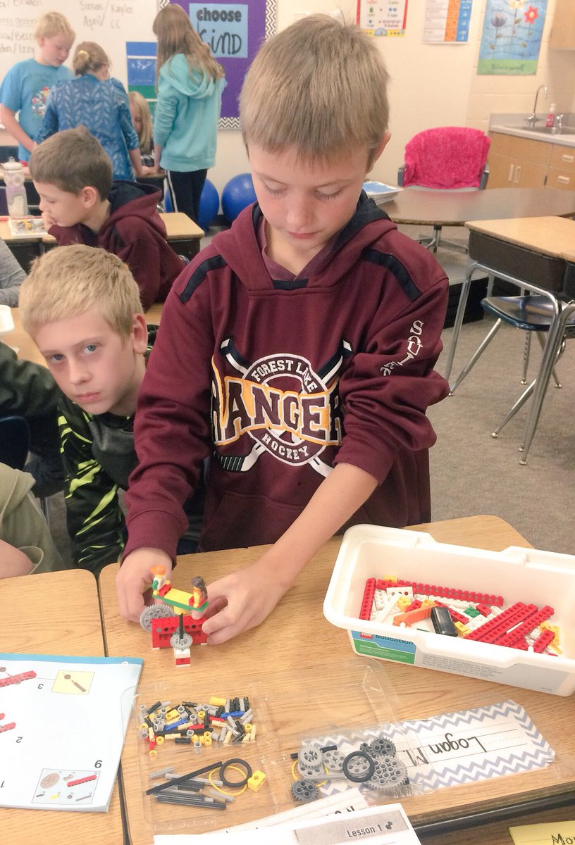Vinzants4th's tweet photo. Another fun day of building with legos to learn about simple machines! #pulleys #wheelandaxles #science https://t.co/UP8PX0ZRnL