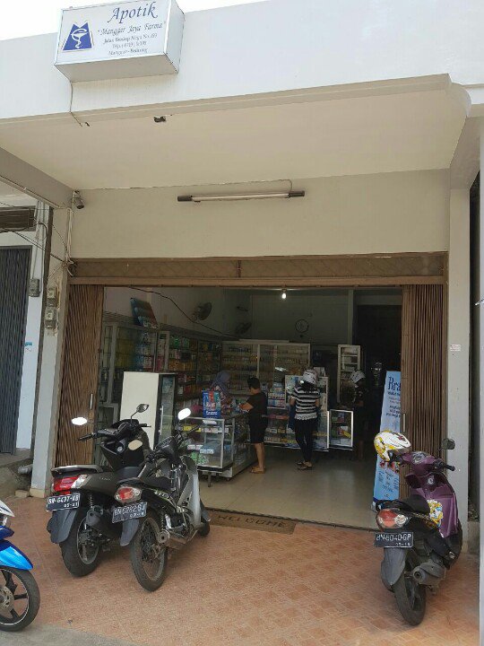 Apotek keluarga Ahok