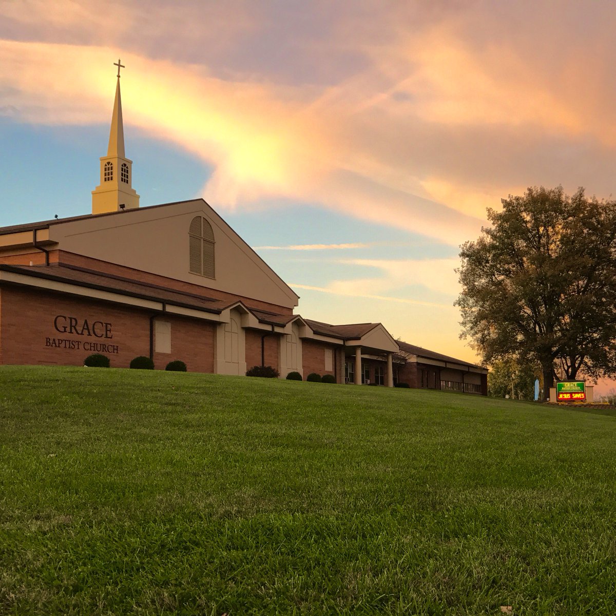 josiahkagin's tweet photo. Beautiful night at https://t.co/zPgaLfHMZ2! Enjoyed good fellowship and especially praying together. #GBCcontinue https://t.co/B74UsDuano