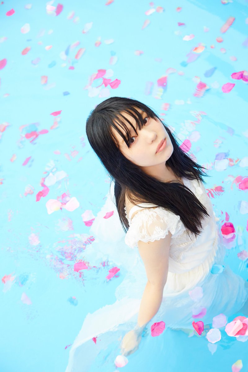 声優グランプリ 26周年 Wake Up Girls のメンバーとしても活躍をしている声優 奥野香耶 さんの1st写真集が 17年1月18日 水 に発売されることが決定しました 2月17日と18日には発売記念のサイン会も行います 今日は宣伝用のビジュアルを公開し