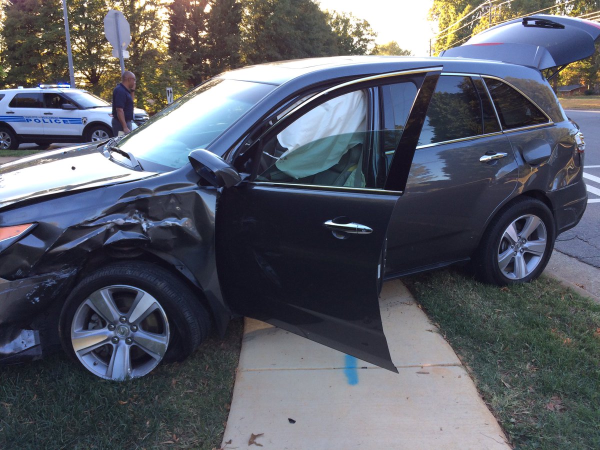 DavisLakeCLT's tweet photo. @googlefiber truck ran stop sign at David Cox &amp; Davis Lake Blvd yesterday destroying car of family @theobserver #clt https://t.co/rXWAFMnZQM