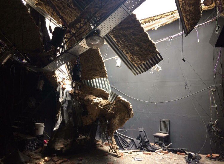 Urgente @angel_mahler <a href="/leocifelli/">Leonardo Cifelli</a> y <a href="/gcba/">Buenos Aires Ciudad</a>  ayudemos a <a href="/ElMetodoKairos/">El Método Kairós</a> que una construcción contigua destruyo el sueño de muchos teatristas!