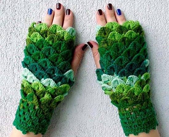 casadiez's tweet photo. Que no te pille el frío. Date al #DIY con estos #guantes de dragón. Mira cómo se tejen paso a paso aquí https://t.co/ij5v26do2P https://t.co/QCEfv2y5xV