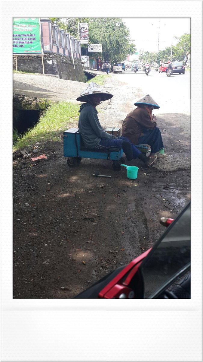 Sepasang suami istri yg mengais resky di kota makassar