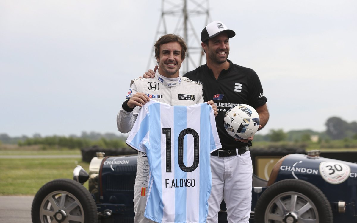 XHSports's tweet photo. Spanish 2-time #Formula1 winner Fernando Alonso @alo_oficial races a 1930 Bugatti against a horse in Argentina https://t.co/Q9d9f41atx