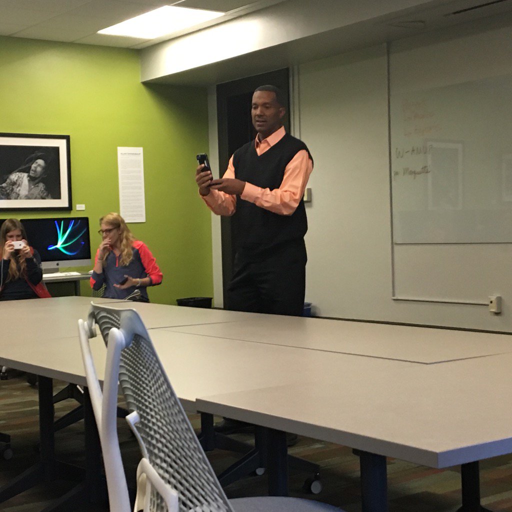 Danielnoonan95's tweet photo. Great first Facebook live experience in #loweclass. Here is @herbertlowe doing some good journalism https://t.co/BO8rEfPiCp